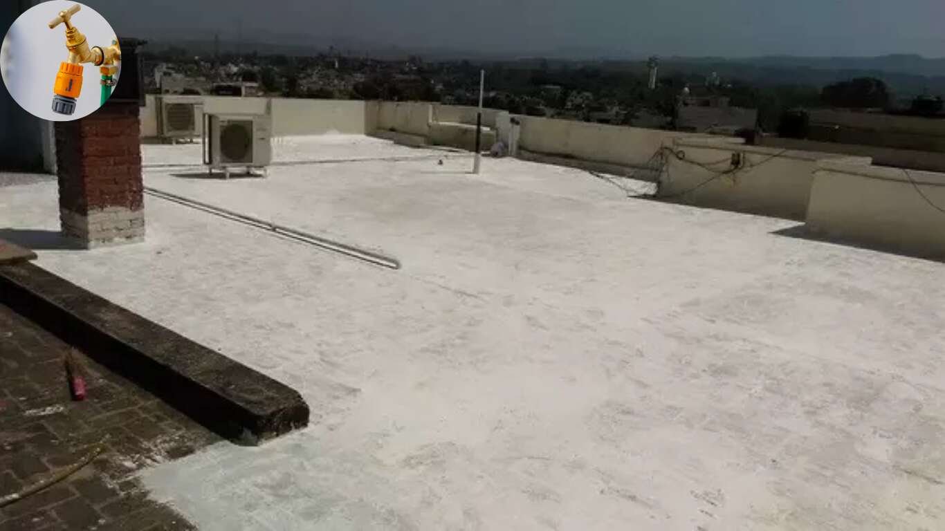 does spraying your roof with water cool your house