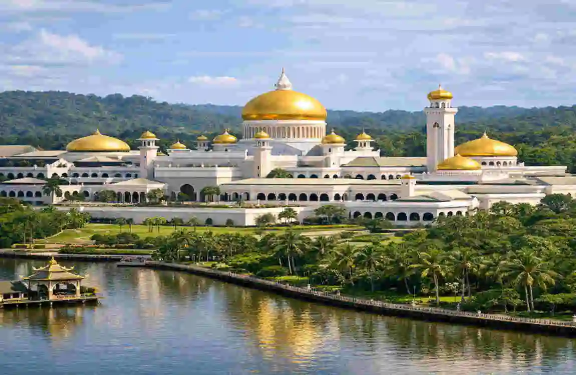 what is the world's largest house